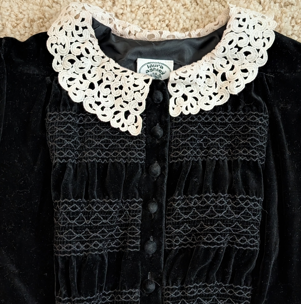 Vintage 80s 90s Laura Ashley Black Velvet Dress with White Lace Collar Size 10